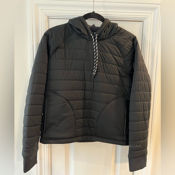Lululemon women’s pullover hoodie. Size 6. Never been worn. Perfect condition. - Picture 1 of 2